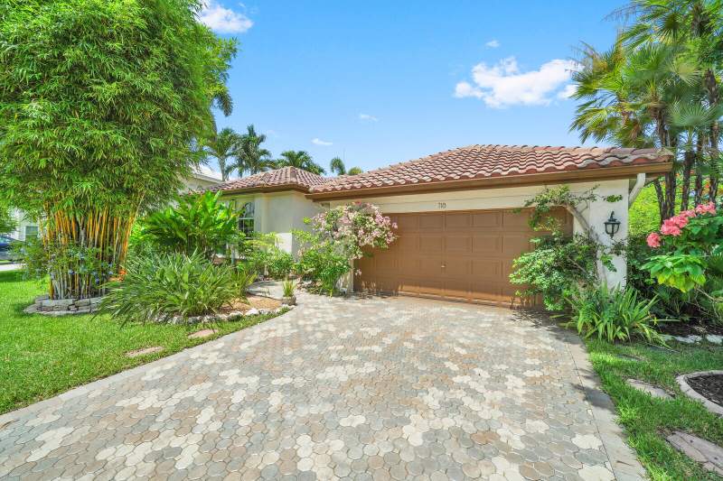 3 bedroom Single Family Residence at 718 NW 177th Avenue, Silver Lakes At Pembroke Pines, Pembroke Pines — photo 2