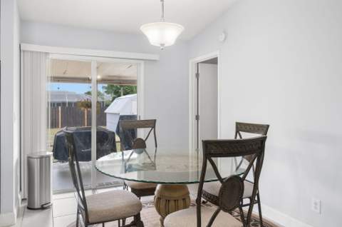 1098 SW Janette Avenue, Port St. Lucie FL - photo 10 of 25