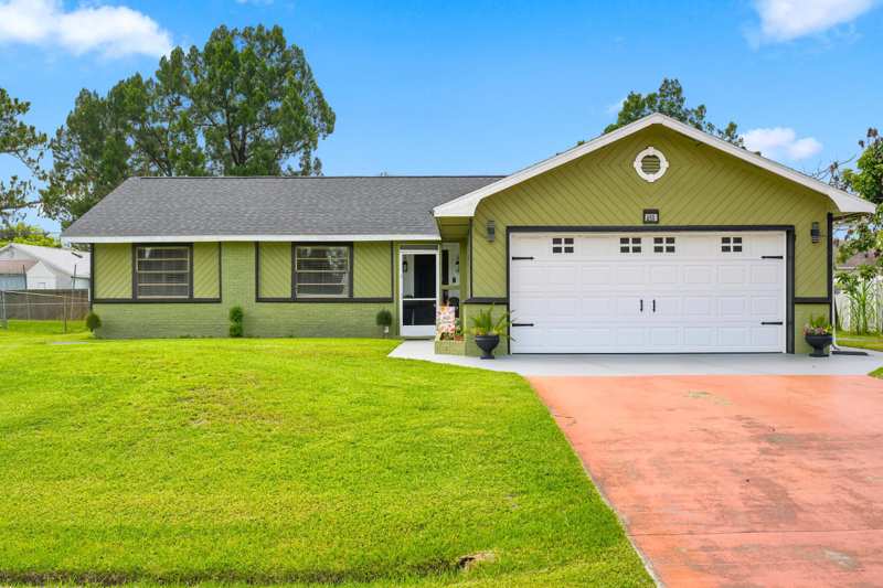 3 bedroom Single Family Residence at 450 SE Thornhill Drive, Port St Lucie Section 13, Port St. Lucie — photo 1
