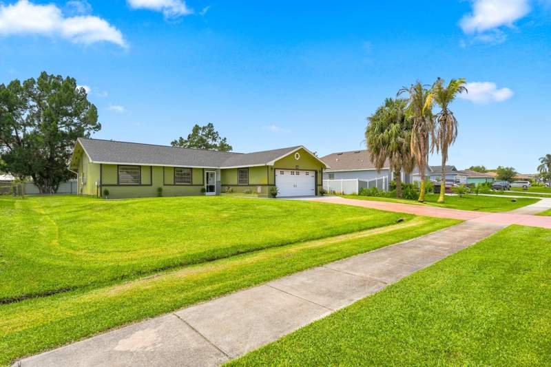 3 bedroom Single Family Residence at 450 SE Thornhill Drive, Port St Lucie Section 13, Port St. Lucie — photo 3