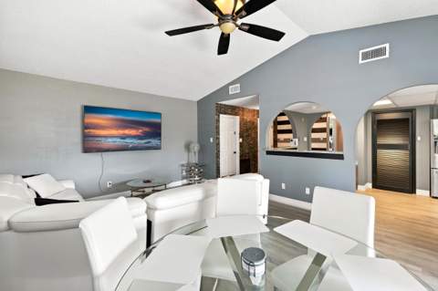450 SE Thornhill Drive, Port St. Lucie FL - photo 10 of 40