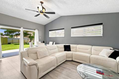 450 SE Thornhill Drive, Port St. Lucie FL - photo 14 of 40