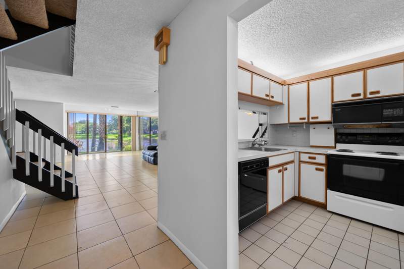 2 bedroom Townhouse at 4586 Carambola Circle #27217, Baywood Village Iii-A Condo, Coconut Creek — photo 4