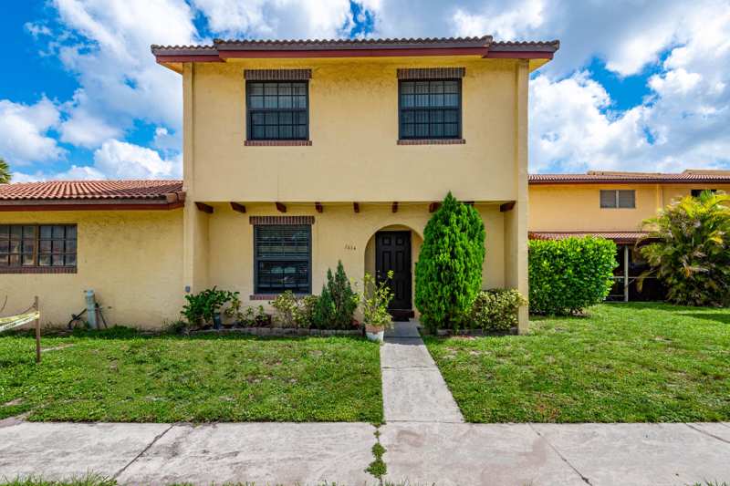 3 bedroom Townhouse at 2634 NW 47th Lane #2634, Colonies Two Condo — photo 1