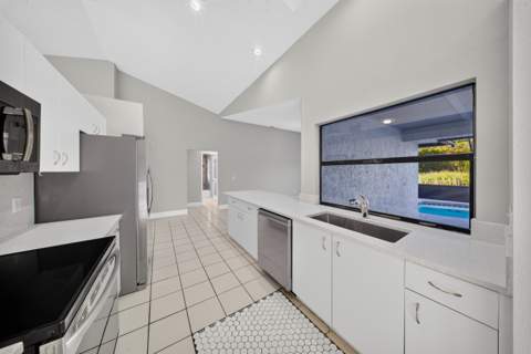 4802 Sunset Boulevard, Fort Pierce FL - photo 13 of 56