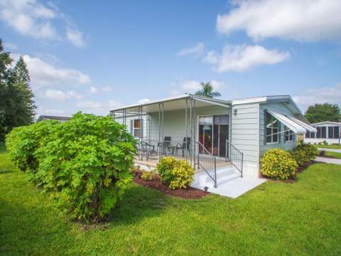 174 NE Emerald Drive, Jensen Beach FL - photo 9 of 42