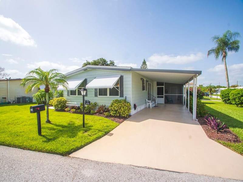 2 bedroom Manufactured Home at 174 NE Emerald Drive, Pinelake Village, Jensen Beach — photo 2