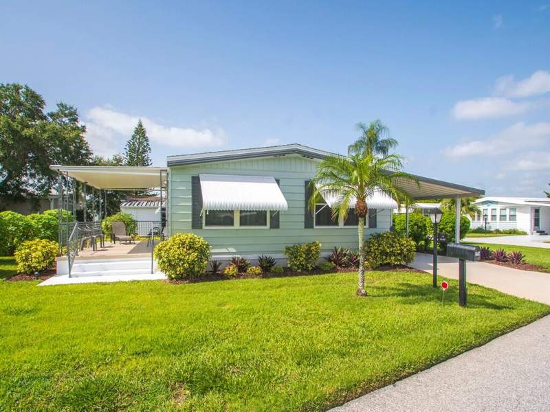 2 bedroom Manufactured Home at 174 NE Emerald Drive, Pinelake Village, Jensen Beach — photo 4