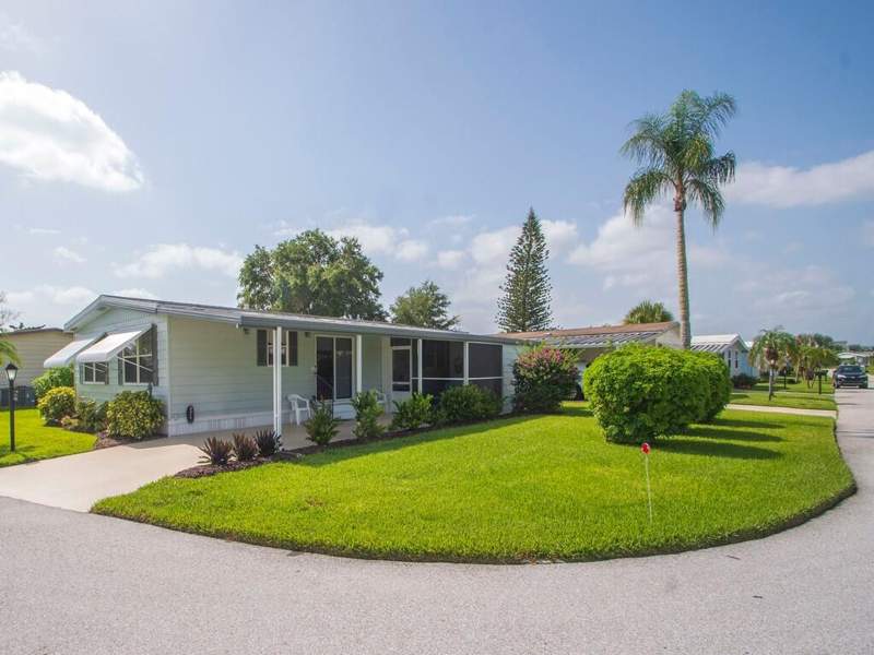 2 bedroom Manufactured Home at 174 NE Emerald Drive, Pinelake Village, Jensen Beach — photo 5
