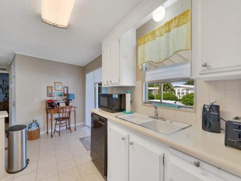 174 NE Emerald Drive, Jensen Beach FL - photo 12 of 42