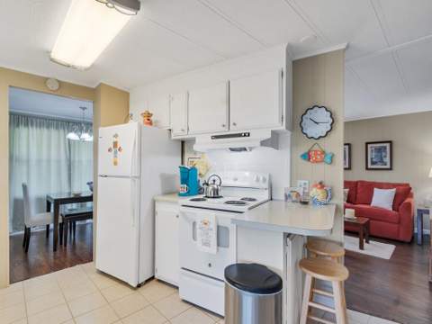 174 NE Emerald Drive, Jensen Beach FL - photo 14 of 42