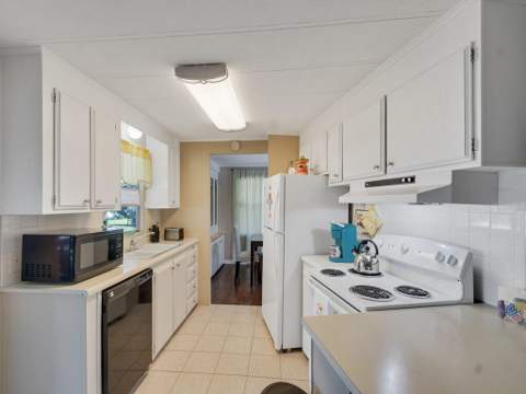 174 NE Emerald Drive, Jensen Beach FL - photo 16 of 42