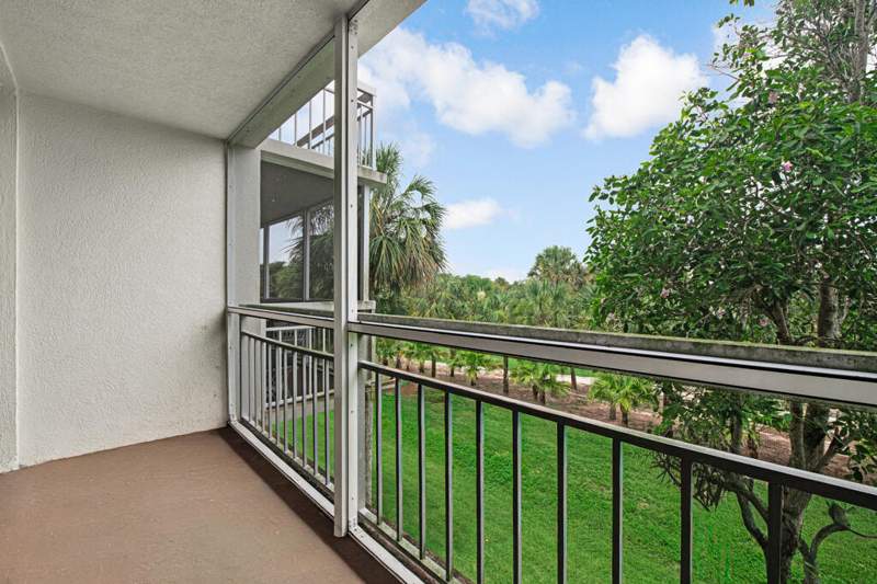 2 bedroom Condominium at 6169 Balboa Circle #Unit 302, Whitehall Condo At Camino Real, Boca Raton — photo 4