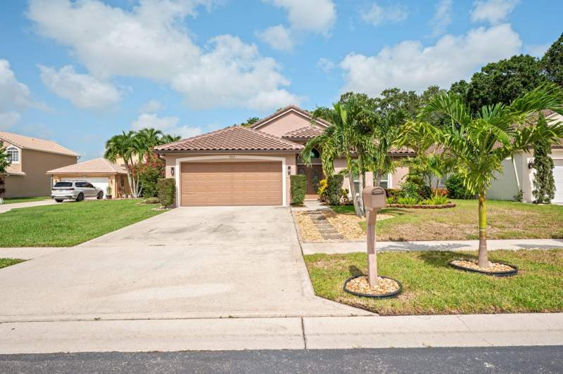 3 bedroom Single Family Residence at 1842 Oak Berry Circle, Wellingtons Edge Par 76 Ph 2B, Wellington — photo 2