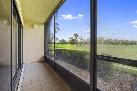 9450 Meadowood Drive #101, Fort Pierce FL - photo 10 of 26