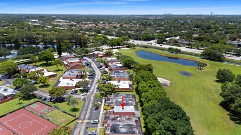 1517 Fairway Road, Pembroke Pines FL - photo 6 of 36