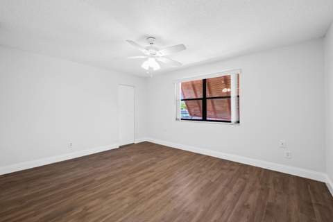 1517 Fairway Road, Pembroke Pines FL - photo 19 of 36