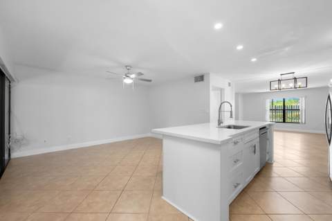 1517 Fairway Road, Pembroke Pines FL - photo 17 of 36