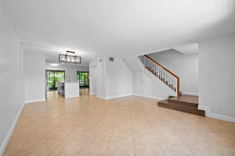 1517 Fairway Road, Pembroke Pines FL - photo 10 of 36