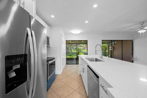 1517 Fairway Road, Pembroke Pines FL - photo 15 of 36