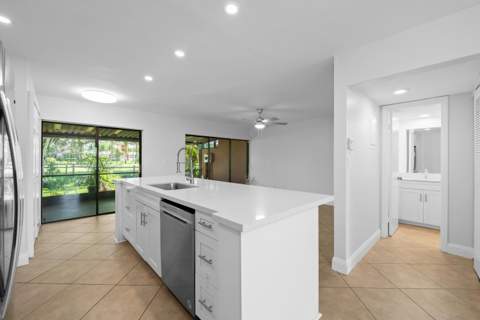 1517 Fairway Road, Pembroke Pines FL - photo 16 of 36