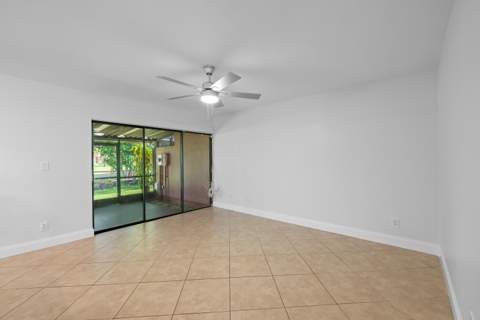 1517 Fairway Road, Pembroke Pines FL - photo 8 of 36