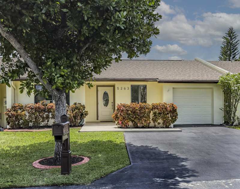 2 bedroom Villa at 5263 Copperleaf Circle, Kings Point 3, Delray Beach — photo 1