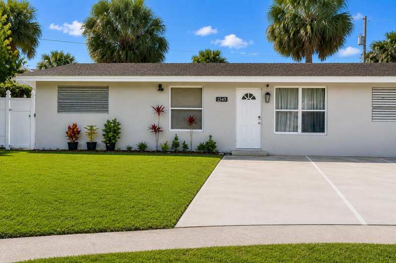 4 bedroom Single Family Residence at 1545 S 24th Court, Datura Park South 1, West Palm Beach — photo 1