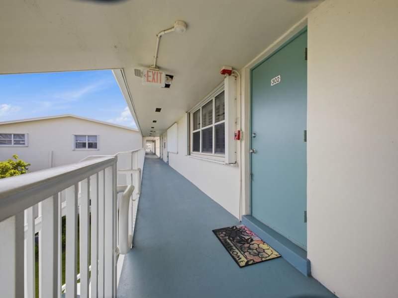 1 bedroom Condominium at 350 Horizons #302, Sterling Village 350 Condo, Boynton Beach — photo 4