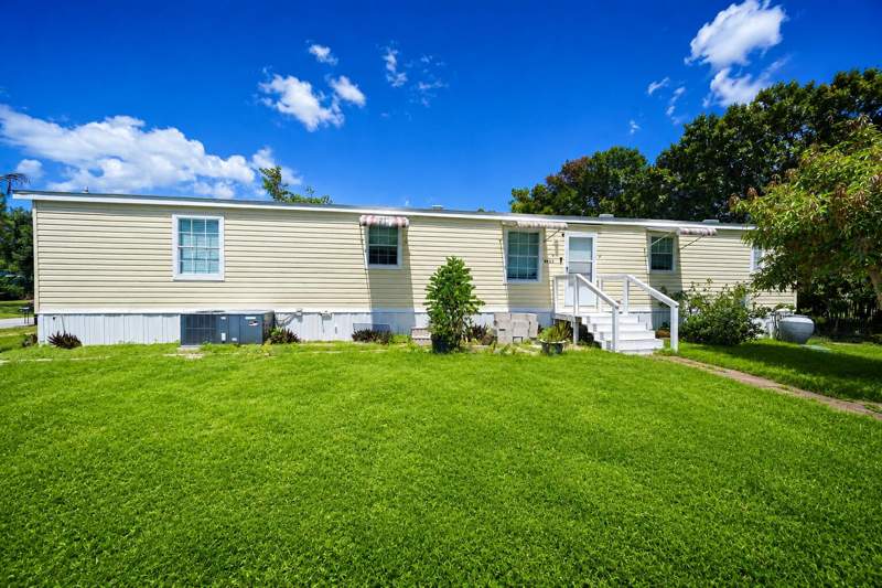 3 bedroom Manufactured Home at 8137 SW Wildwood Drive, Sunshine Parkway Manor Unrecorded, Stuart — photo 2