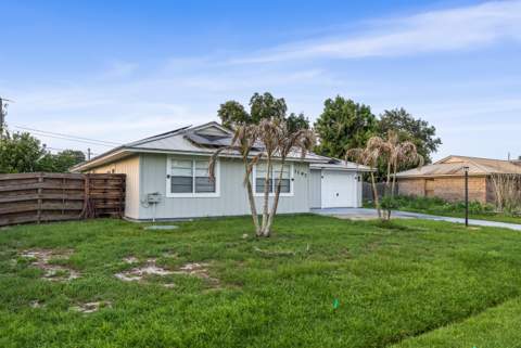 1167 SW Gardena Avenue, Port St. Lucie FL - photo 10 of 30