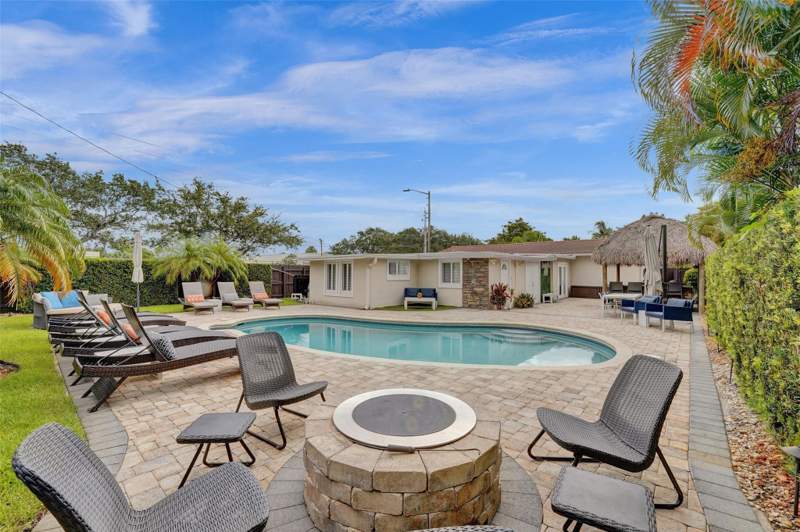4 bedroom Single Family Residence at 1245 NE 17th Way, Lake Ridge, Fort Lauderdale — photo 4