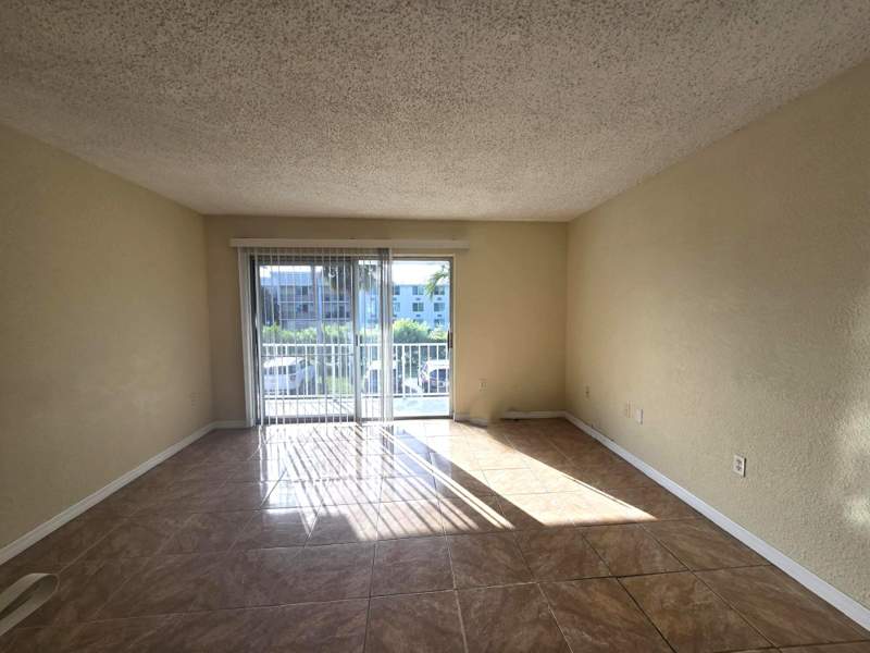 1 bedroom Condominium at 411 Executive Center Drive #210, Clear Lake Palms Condo, West Palm Beach — photo 5