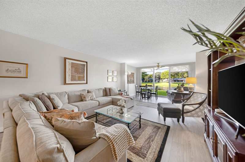 3 bedroom Condominium at 3611 Oaks Clubhouse Drive #104, No 74 Palm-Aire Country Club, Pompano Beach — photo 1