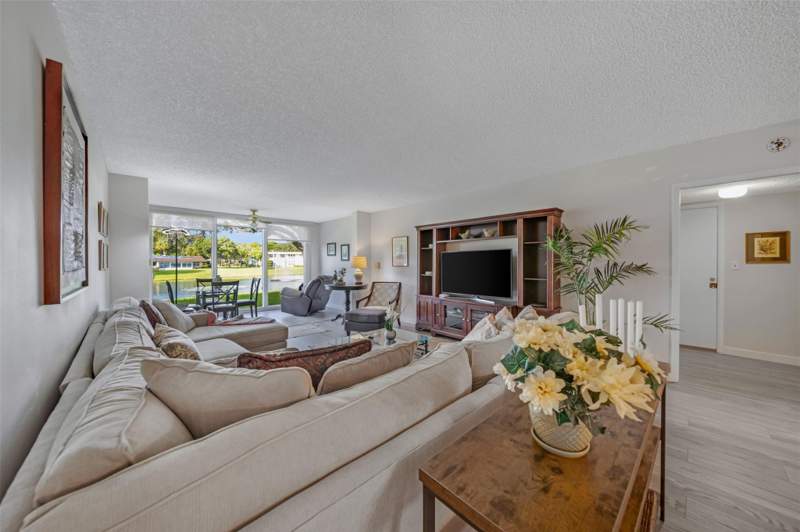 3 bedroom Condominium at 3611 Oaks Clubhouse Drive #104, No 74 Palm-Aire Country Club, Pompano Beach — photo 5