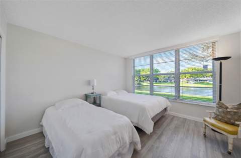 3611 Oaks Clubhouse Drive #104, Pompano Beach FL - photo 18 of 34