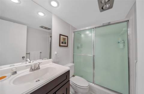 3611 Oaks Clubhouse Drive #104, Pompano Beach FL - photo 20 of 34