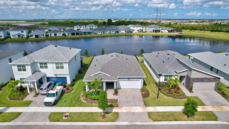 3 bedroom Single Family Residence at 14093 SW Enzi Way, Cadence Phase II, Port St. Lucie — photo 2