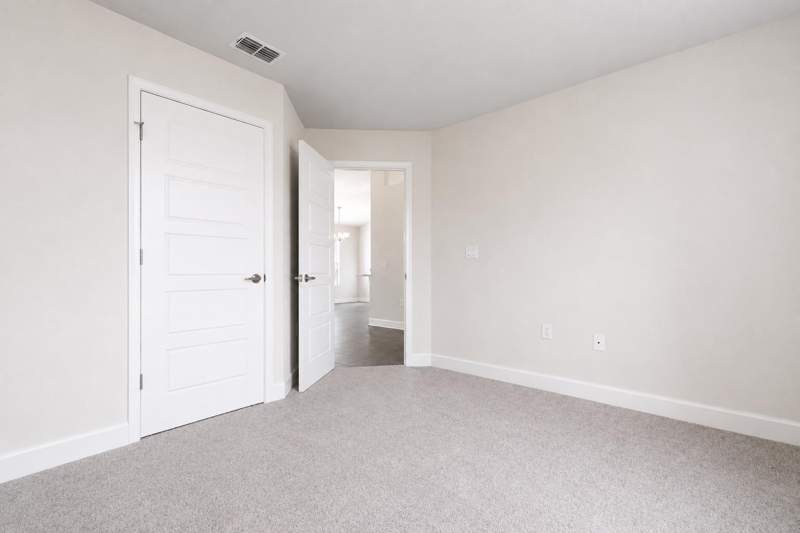 4 bedroom Single Family Residence at 405 NE Airoso Boulevard, Port St Lucie Section 26, Port St. Lucie — photo 4