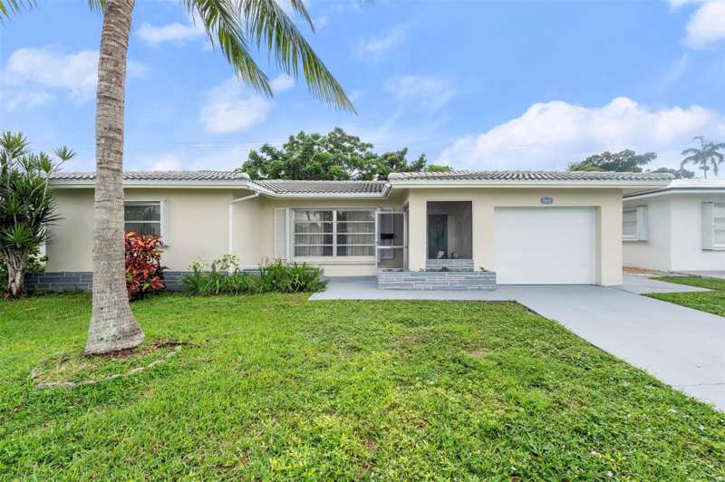 2 bedroom Single Family Residence at 8604 NW 57th Court, Mainlands Of Tamarac Lakes, Tamarac — photo 1