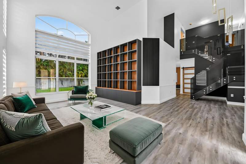 5 bedroom Single Family Residence at 4065 SW 152nd Avenue, Replat Of Country Lakes, Miramar — photo 3