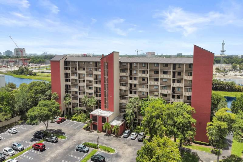 2 bedroom Condominium at 2200 S Cypress Bend Drive #707, Cypress Bend Condominium II, Pompano Beach — photo 3
