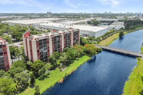 2200 S Cypress Bend Drive #707, Pompano Beach FL - photo 23 of 65