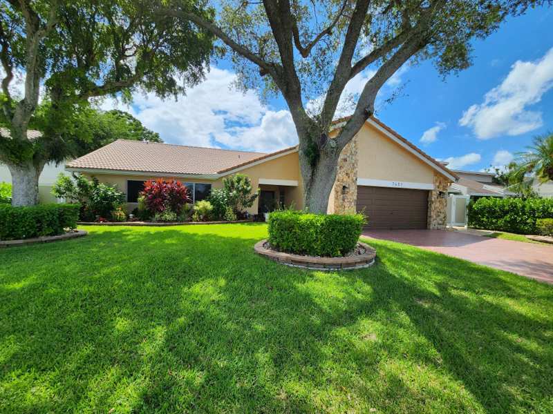 4 bedroom Single Family Residence at 7401 Corkwood Terrace, Woodmont Tract 69, Tamarac — photo 1