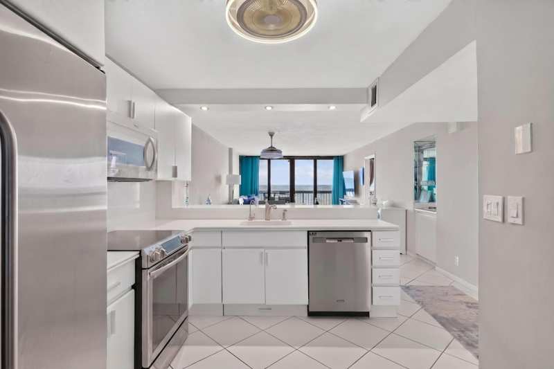 2 bedroom Condominium at 510 N Ocean Boulevard #410, Silver Thatch Ocean Club Condo, Pompano Beach — photo 1