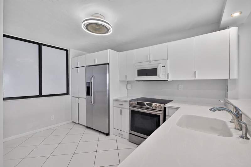 2 bedroom Condominium at 510 N Ocean Boulevard #410, Silver Thatch Ocean Club Condo, Pompano Beach — photo 3