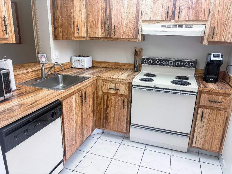 2 bedroom Condominium at 7561 NW 1st Street #207, Palm Lakes Condo, Margate — photo 2