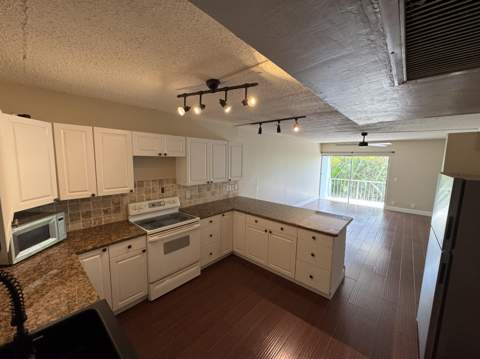 725 Hummingbird Way #210, North Palm Beach FL - photo 16 of 30