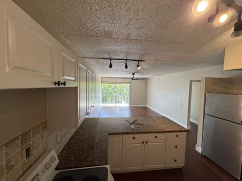725 Hummingbird Way #210, North Palm Beach FL - photo 18 of 30