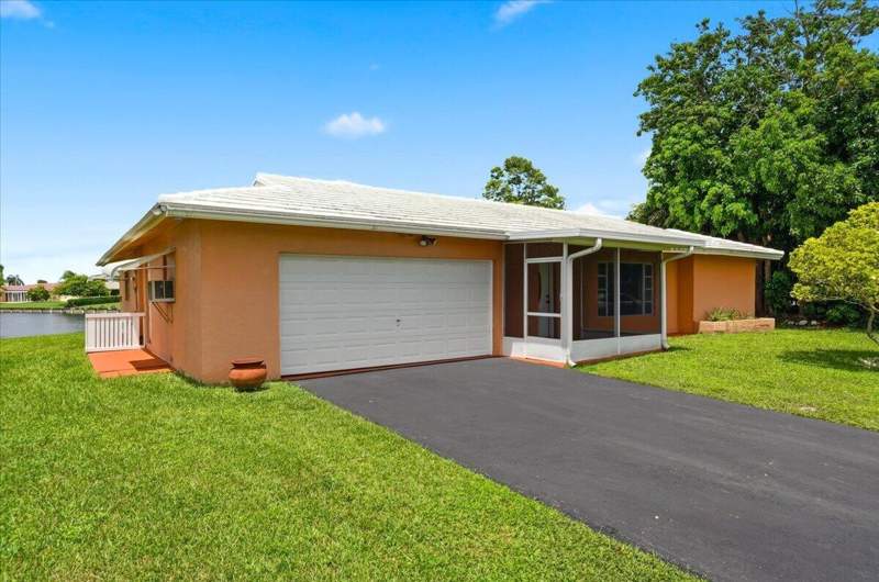 2 bedroom Single Family Residence at 9401 NW 70 Place, Westwood Community 4, Tamarac — photo 2